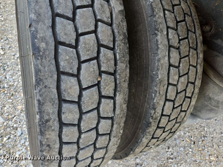 image for item DT4869 2004 Peterbilt 357 dump truck