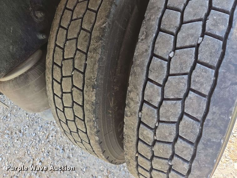 image for item DT4869 2004 Peterbilt 357 dump truck