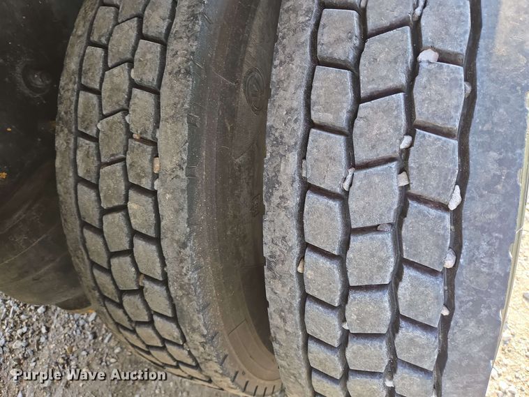 image for item DT4869 2004 Peterbilt 357 dump truck