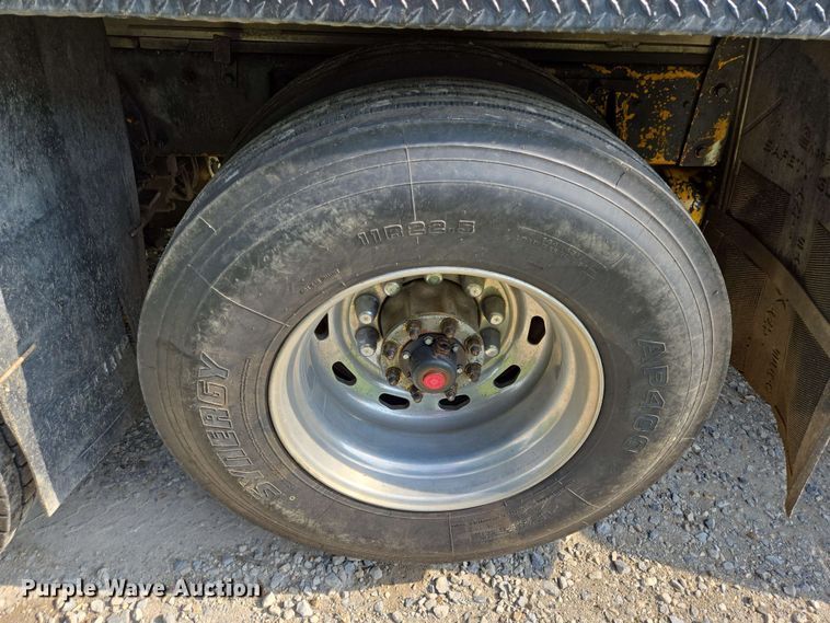 image for item DT4869 2004 Peterbilt 357 dump truck