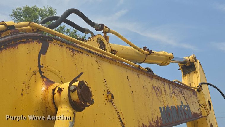 image for item DT4873 Komatsu excavator