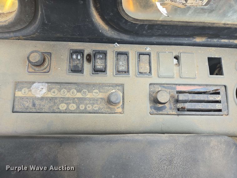 image for item DT4873 Komatsu excavator