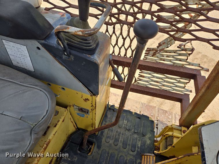 image for item DT4874 Komatsu D20A-7 dozer