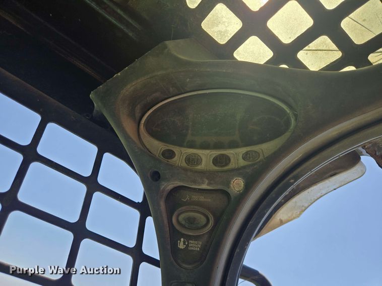 image for item DT4879 2010 Bobcat T650 tracked skid steer loader