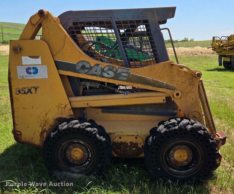 image for item DT4880 2001 Case 85XT skid steer loader