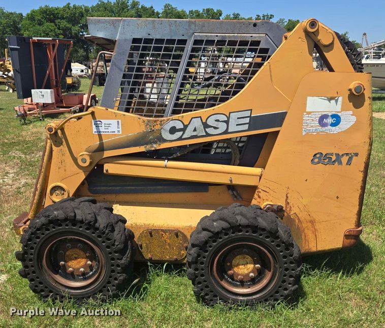 image for item DT4880 2001 Case 85XT skid steer loader