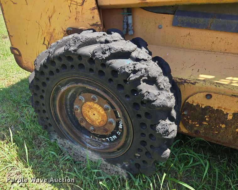 image for item DT4880 2001 Case 85XT skid steer loader