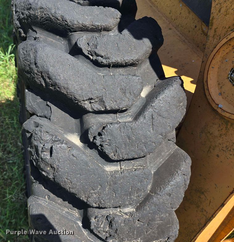 image for item DT4880 2001 Case 85XT skid steer loader