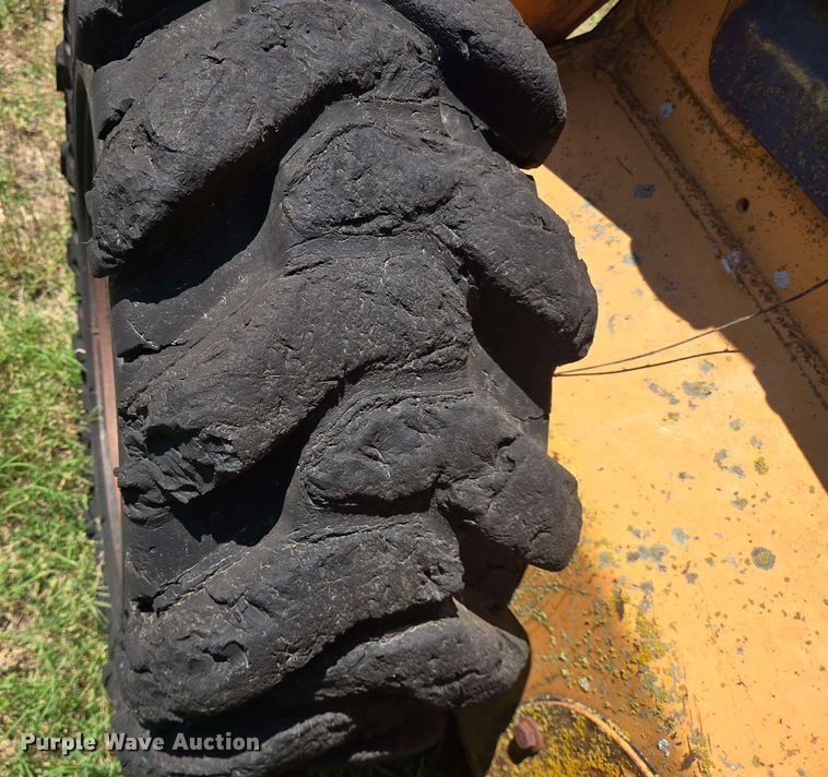 image for item DT4880 2001 Case 85XT skid steer loader