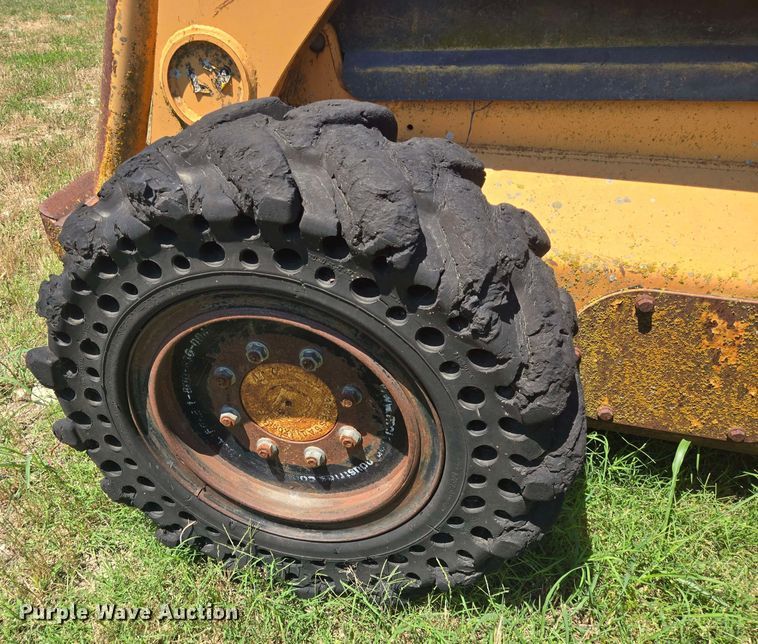 image for item DT4880 2001 Case 85XT skid steer loader