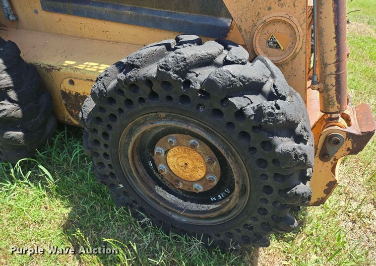 image for item DT4880 2001 Case 85XT skid steer loader