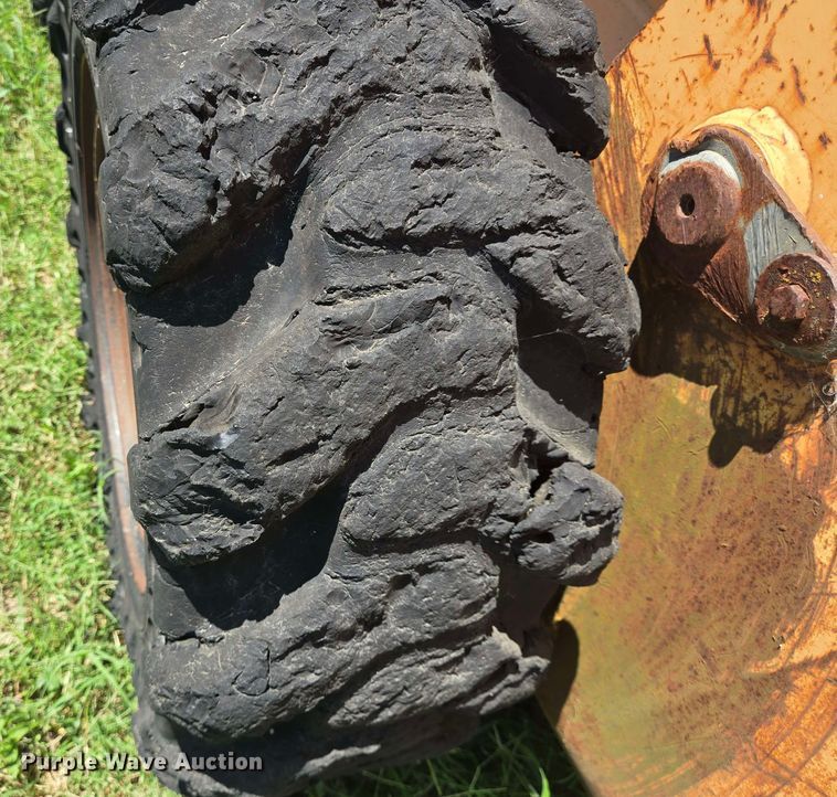 image for item DT4880 2001 Case 85XT skid steer loader