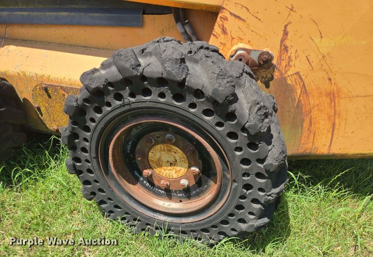 image for item DT4880 2001 Case 85XT skid steer loader