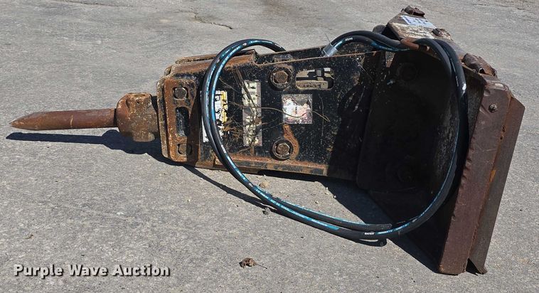 image for item DT6854 Huskie HH 500-2 skid steer breaker