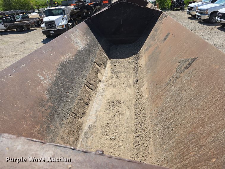 image for item DT6856 1997 Circle R Inc. 34HSD side dump trailer