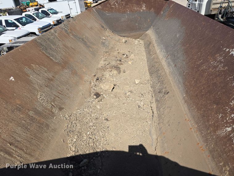 image for item DT6856 1997 Circle R Inc. 34HSD side dump trailer