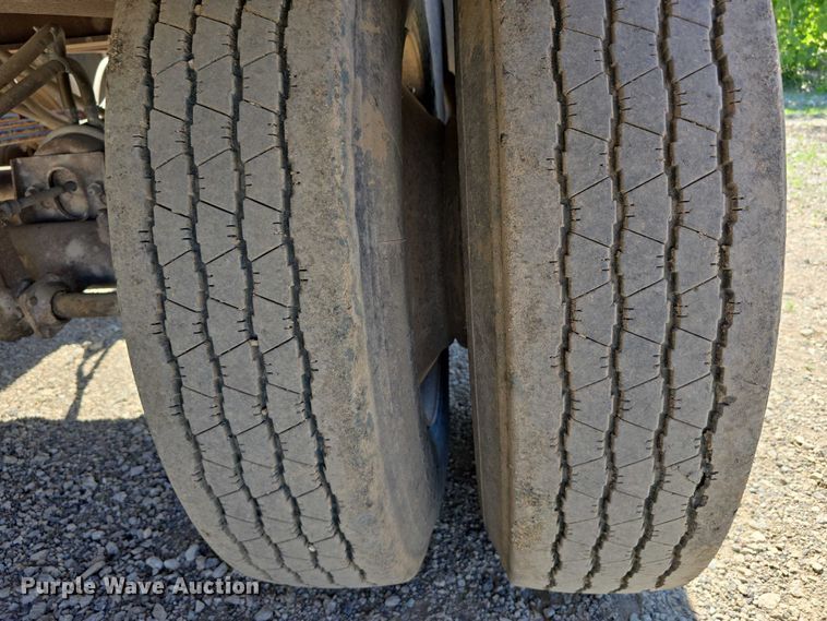 image for item DT6856 1997 Circle R Inc. 34HSD side dump trailer