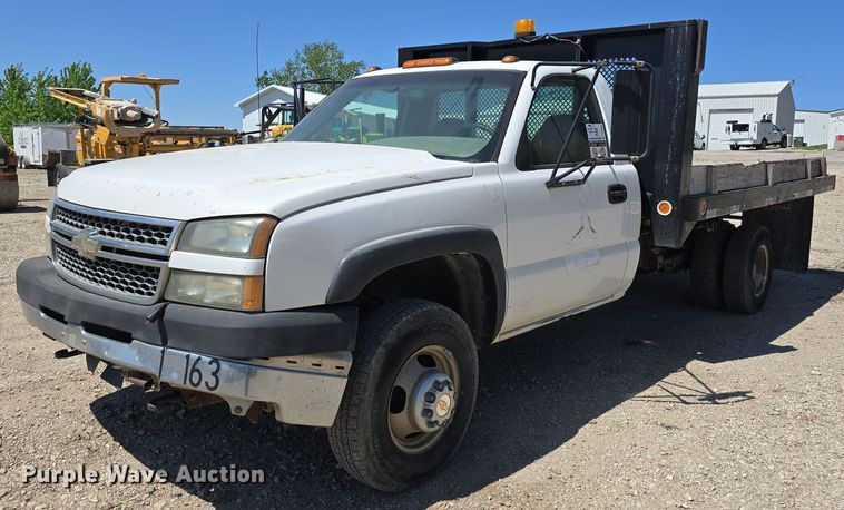 image for item DT6859 2005 Chevrolet Silverado 3500 dump flatbed pickup truck