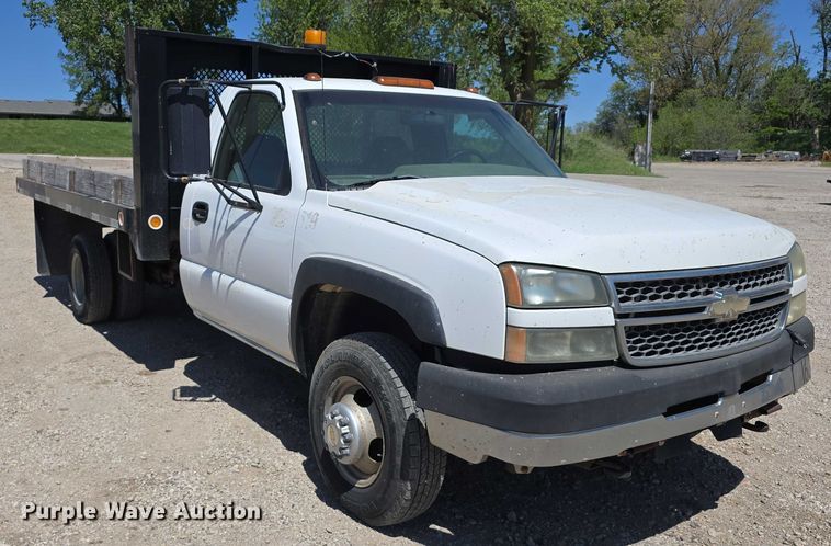 image for item DT6859 2005 Chevrolet Silverado 3500 dump flatbed pickup truck