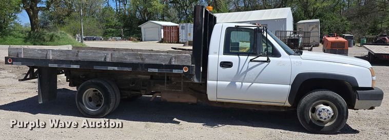 image for item DT6859 2005 Chevrolet Silverado 3500 dump flatbed pickup truck