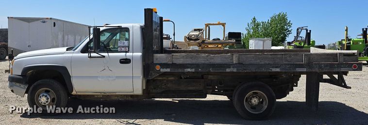 image for item DT6859 2005 Chevrolet Silverado 3500 dump flatbed pickup truck