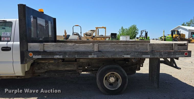 image for item DT6859 2005 Chevrolet Silverado 3500 dump flatbed pickup truck