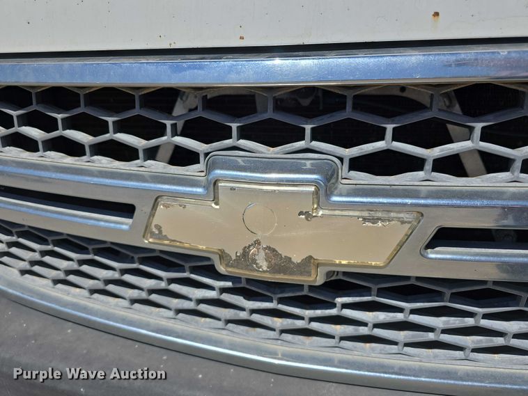 image for item DT6859 2005 Chevrolet Silverado 3500 dump flatbed pickup truck