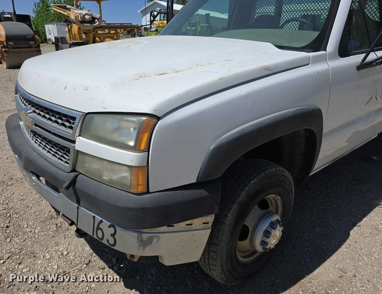 image for item DT6859 2005 Chevrolet Silverado 3500 dump flatbed pickup truck