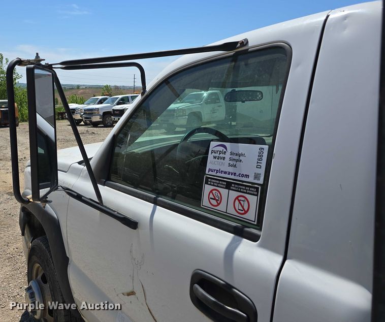 image for item DT6859 2005 Chevrolet Silverado 3500 dump flatbed pickup truck