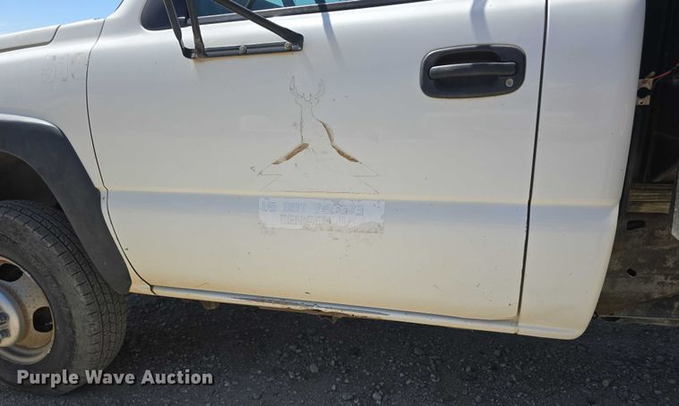 image for item DT6859 2005 Chevrolet Silverado 3500 dump flatbed pickup truck