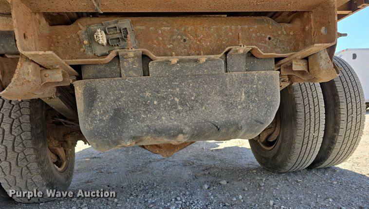 image for item DT6859 2005 Chevrolet Silverado 3500 dump flatbed pickup truck