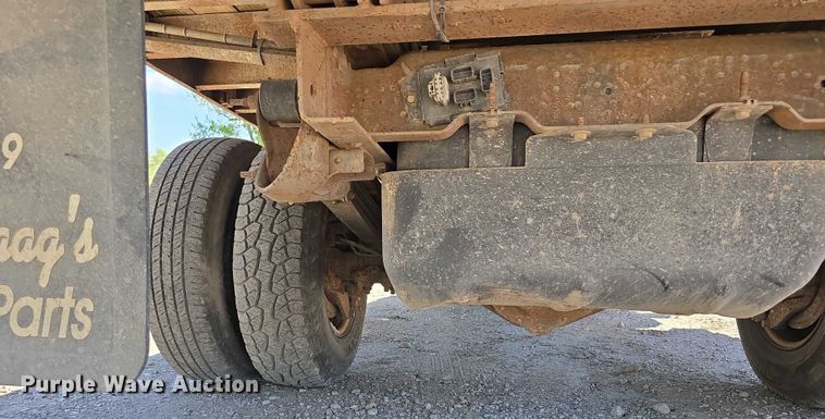 image for item DT6859 2005 Chevrolet Silverado 3500 dump flatbed pickup truck