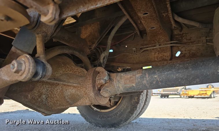 image for item DT6859 2005 Chevrolet Silverado 3500 dump flatbed pickup truck