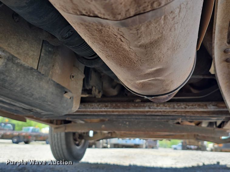 image for item DT6859 2005 Chevrolet Silverado 3500 dump flatbed pickup truck