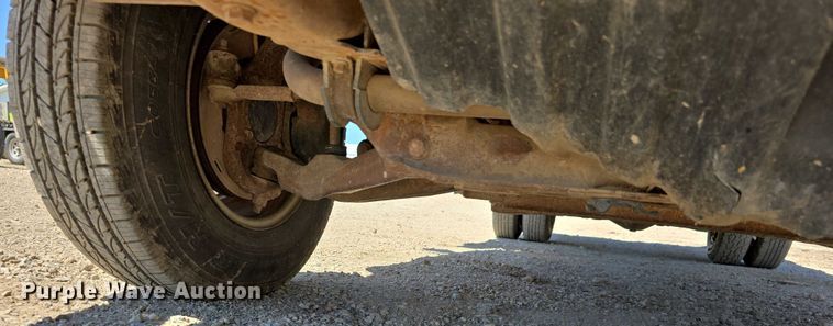 image for item DT6859 2005 Chevrolet Silverado 3500 dump flatbed pickup truck