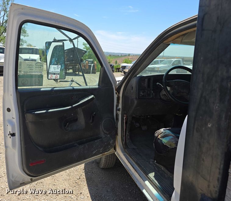 image for item DT6859 2005 Chevrolet Silverado 3500 dump flatbed pickup truck