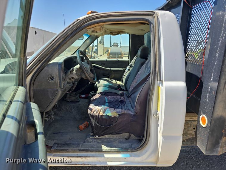 image for item DT6859 2005 Chevrolet Silverado 3500 dump flatbed pickup truck