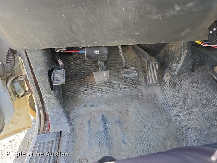 image for item DT6859 2005 Chevrolet Silverado 3500 dump flatbed pickup truck