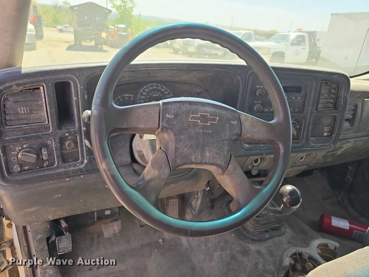 image for item DT6859 2005 Chevrolet Silverado 3500 dump flatbed pickup truck