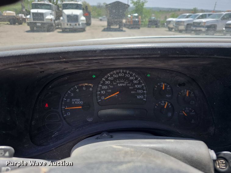 image for item DT6859 2005 Chevrolet Silverado 3500 dump flatbed pickup truck