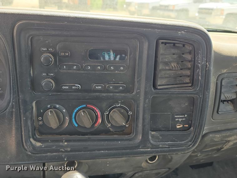 image for item DT6859 2005 Chevrolet Silverado 3500 dump flatbed pickup truck