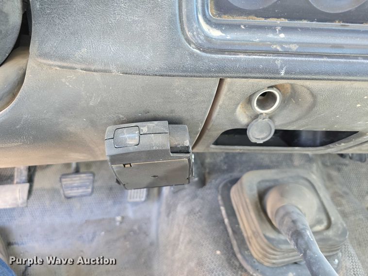 image for item DT6859 2005 Chevrolet Silverado 3500 dump flatbed pickup truck