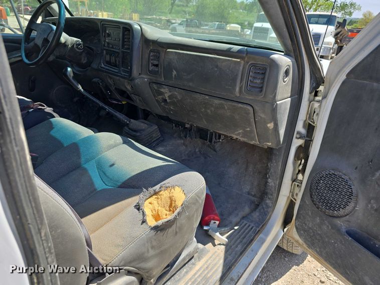 image for item DT6859 2005 Chevrolet Silverado 3500 dump flatbed pickup truck