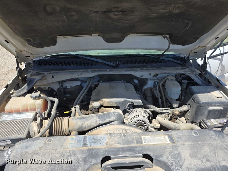 image for item DT6859 2005 Chevrolet Silverado 3500 dump flatbed pickup truck