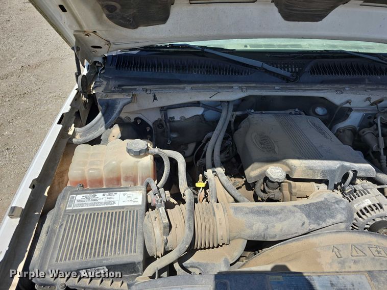 image for item DT6859 2005 Chevrolet Silverado 3500 dump flatbed pickup truck