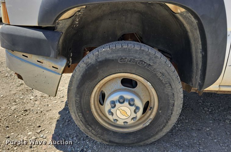 image for item DT6859 2005 Chevrolet Silverado 3500 dump flatbed pickup truck