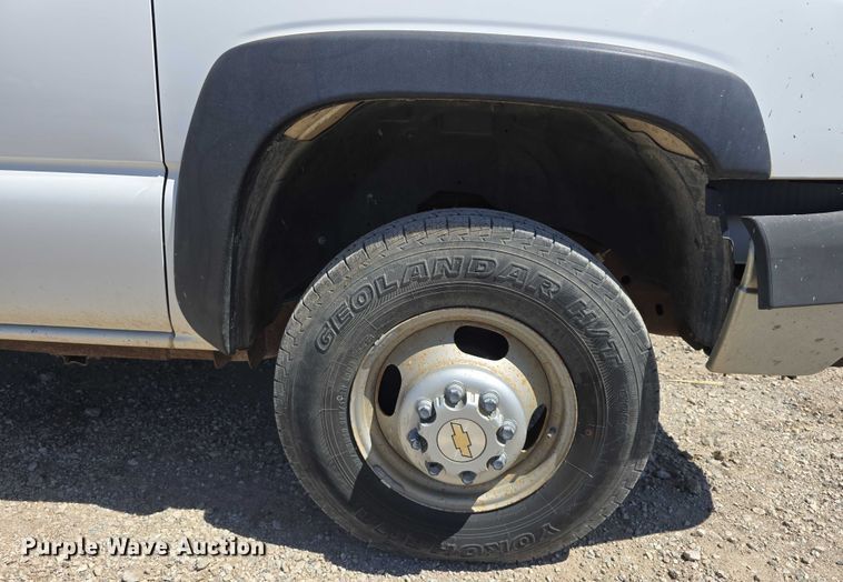 image for item DT6859 2005 Chevrolet Silverado 3500 dump flatbed pickup truck