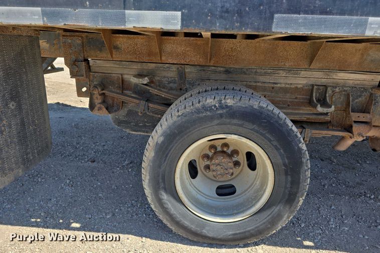 image for item DT6859 2005 Chevrolet Silverado 3500 dump flatbed pickup truck