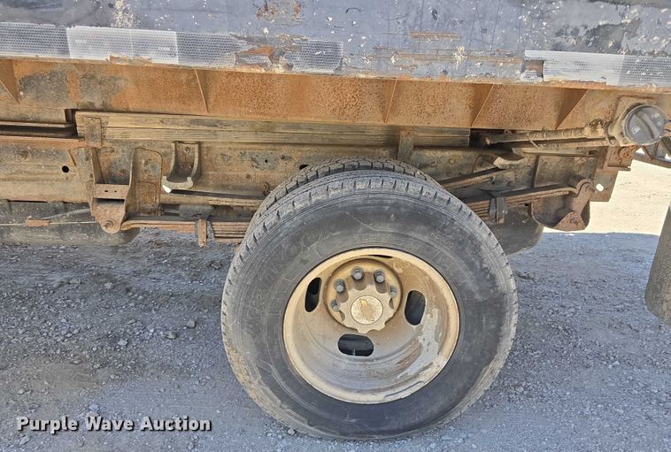 image for item DT6859 2005 Chevrolet Silverado 3500 dump flatbed pickup truck