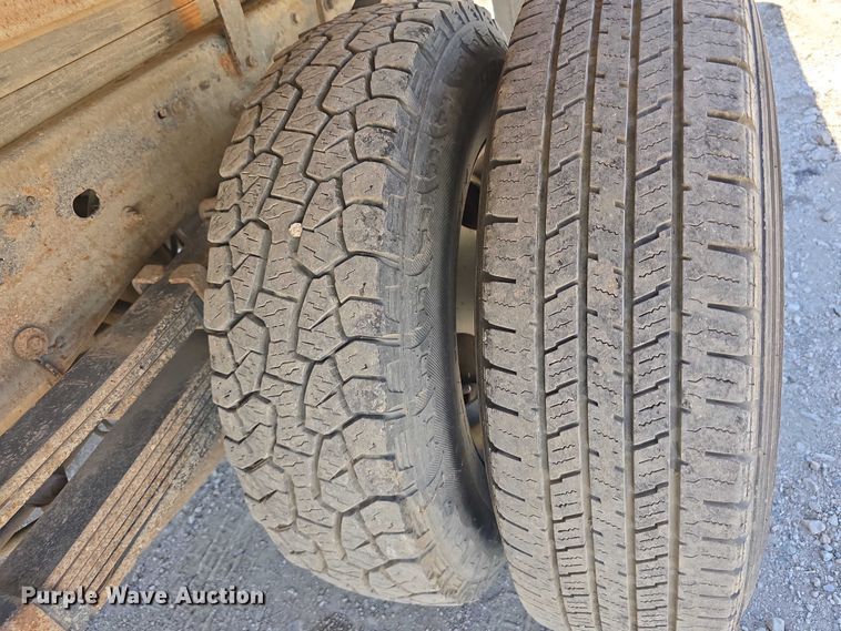 image for item DT6859 2005 Chevrolet Silverado 3500 dump flatbed pickup truck